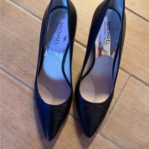 MICHAEL Michael Kors Black Pointed-Toe Leather Pumps